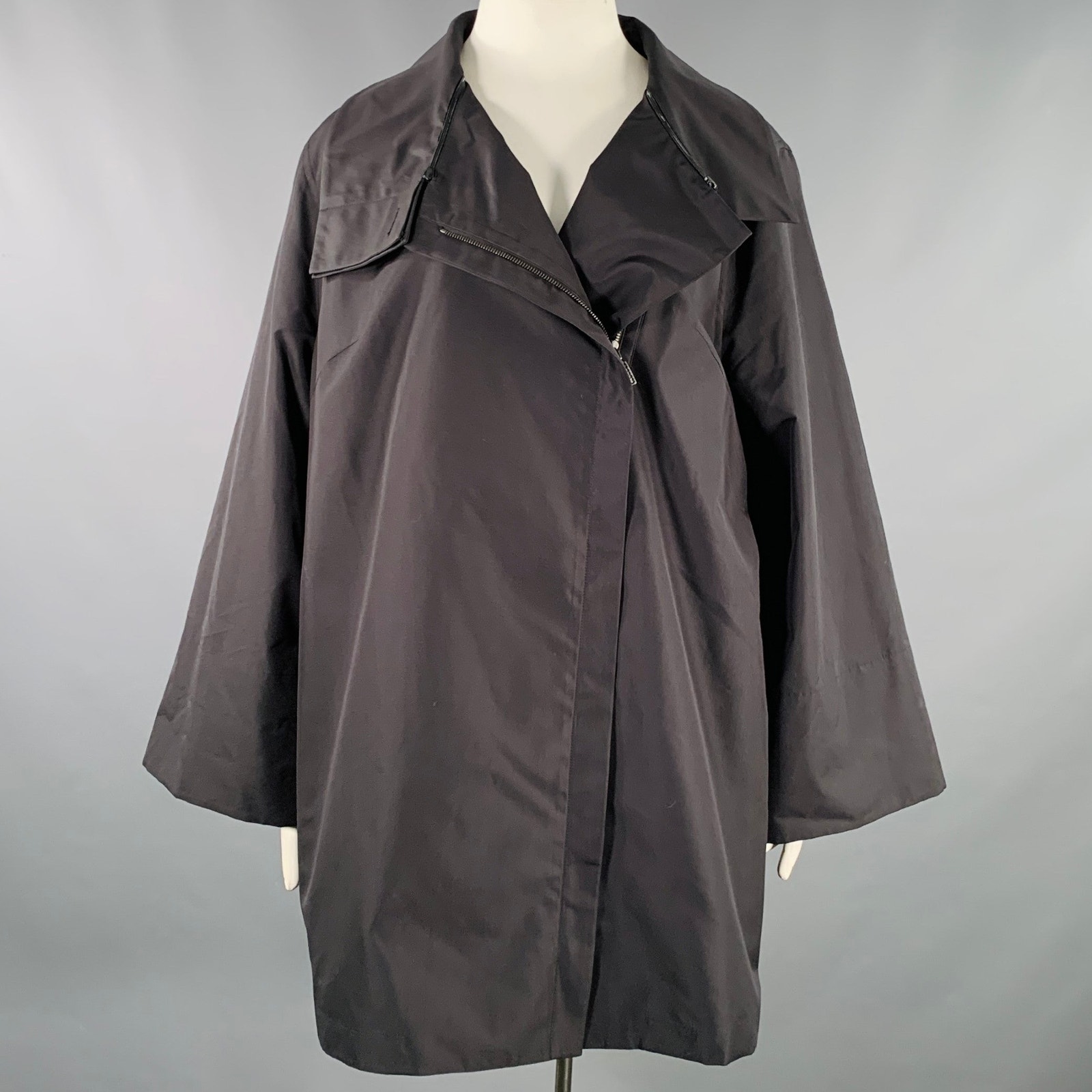 Akris Size 12 Black Silk Zip Up Coat